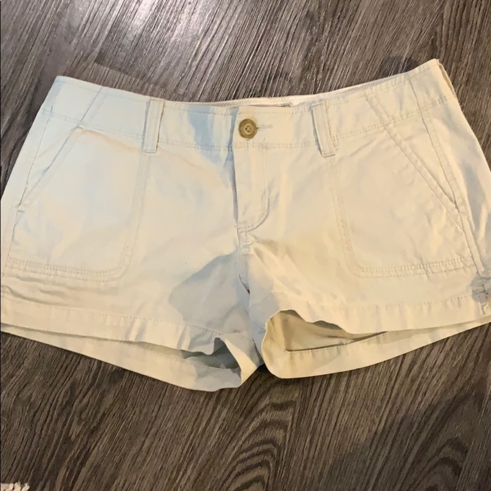 Old navy tan short  size 4, low rise fit